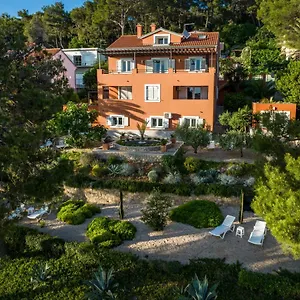 https://villa-teresa-mali-losinj.primorje-gorskikotar.com